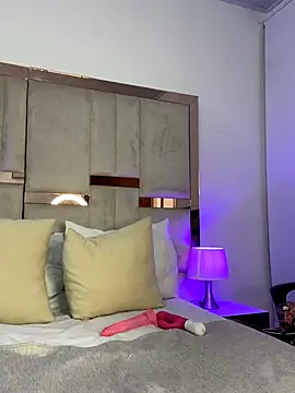 Lia Sin online show from 10-25-25, 01:40