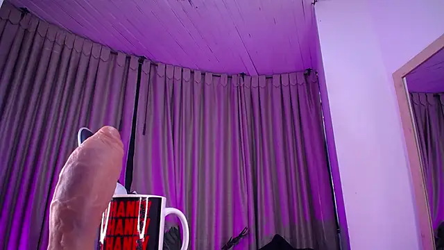 Tamararosses online show from 04-13-26, 01:27