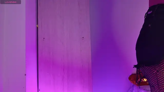 Snapshot of miamiller188 chatting on 11-06-25, 12:00 miamiller188 online show from 11-06-25, 12:00