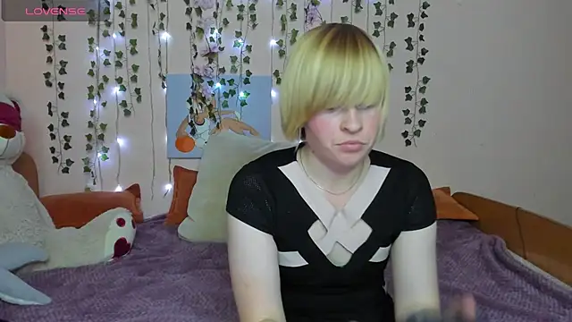 Snapshot of Cattie_w_ chatting on 10-22-25, 03:07 Cattie w online show from 10-22-25, 03:07