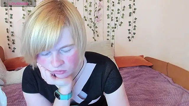 Snapshot of Cattie_w_ chatting on 10-24-25, 03:03 Cattie w online show from 10-24-25, 03:03