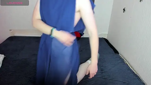 Snapshot of Cattie_w_ chatting on 11-01-25, 01:18 Cattie w online show from 11-01-25, 01:18