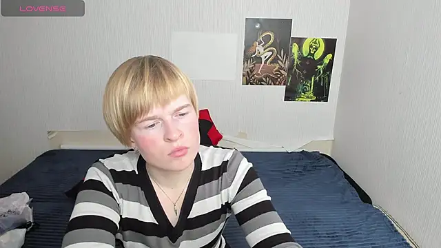 Snapshot of Cattie_w_ chatting on 11-22-25, 01:15 Cattie w online show from 11-22-25, 01:15