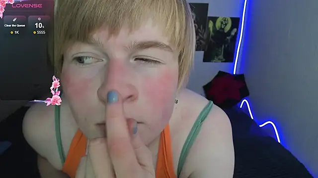 Snapshot of Cattie_w_ chatting on 12-16-25, 01:10 Cattie w online show from 12-16-25, 01:10