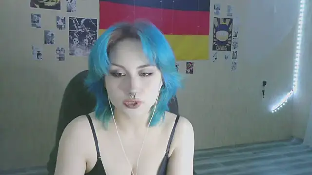 Snapshot of LeisaHopperstad chatting on 01-13-26, 05:18 LeisaHopperstad online show from 01-13-26, 05:18