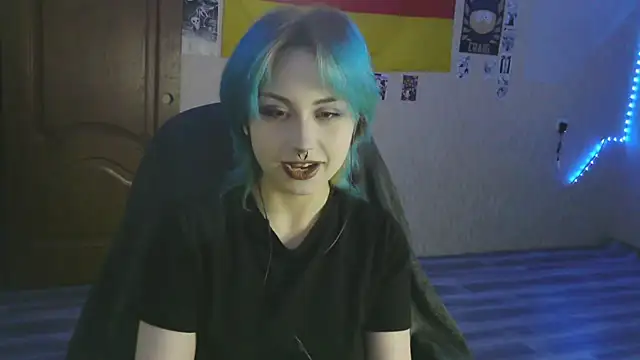 Snapshot of LeisaHopperstad chatting on 02-13-26, 02:24 LeisaHopperstad online show from 02-13-26, 02:24