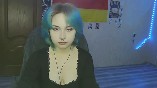 Snapshot of LeisaHopperstad chatting on 02-25-26, 02:16 LeisaHopperstad online show from 02-25-26, 02:16