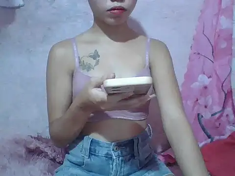 Snapshot of SweetPussie18x chatting on 05-28-26, 02:20 SweetPussie18x online show from 05-28-26, 02:20