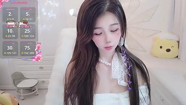 Snapshot of Coco-Di chatting on 10-13-25, 01:16 Coco-Di online show from 10-13-25, 01:16