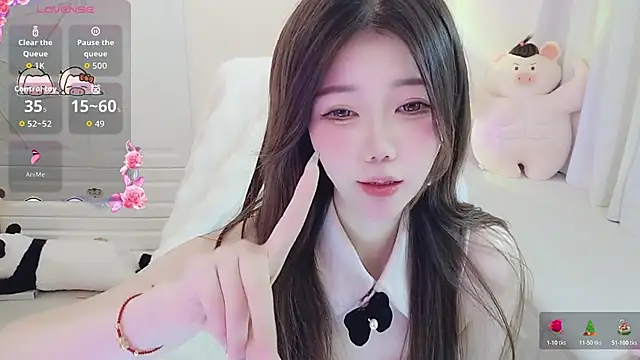 Snapshot of Coco-Di chatting on 11-18-25, 02:28 Coco-Di online show from 11-18-25, 02:28