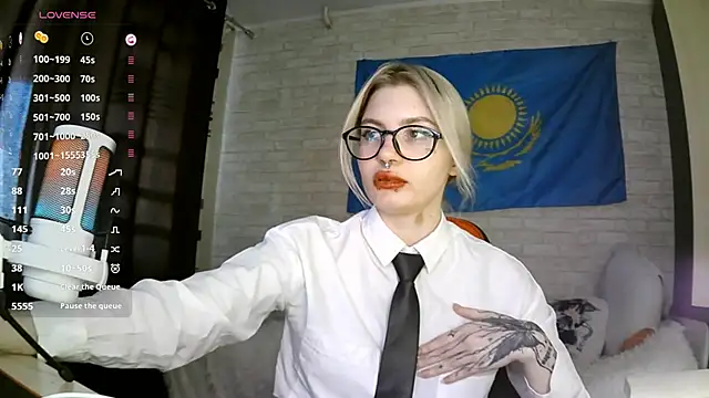 Snapshot of MernaGoggin chatting on 09-30-25, 09:36 MernaGoggin online show from 09-30-25, 09:36