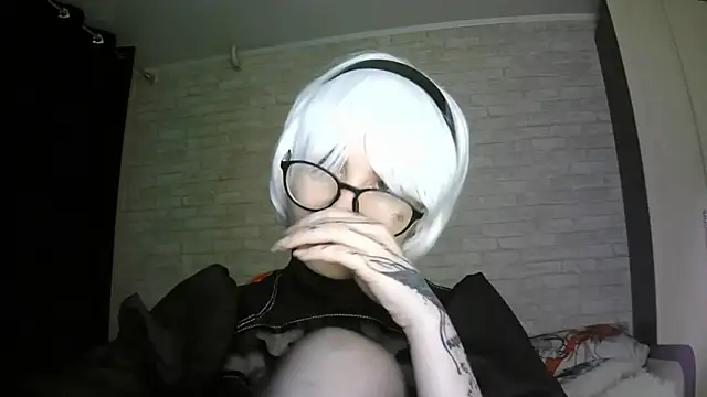Snapshot of MernaGoggin chatting on 10-25-25, 09:09 MernaGoggin online show from 10-25-25, 09:09