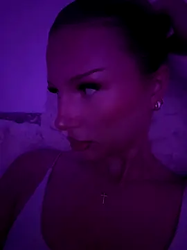 Snapshot of blondeeee chatting on 01-08-26, 06:21 blondeeee online show from 01-08-26, 06:21