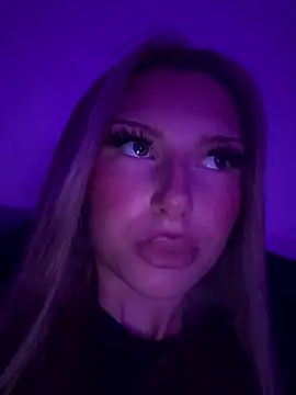 Snapshot of blondeeee chatting on 01-16-26, 03:49 blondeeee online show from 01-16-26, 03:49