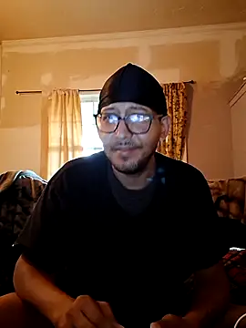 Snapshot of ThrowedWorldWide chatting on 11-15-25, 12:23 ThrowedWorldWide online show from 11-15-25, 12:23