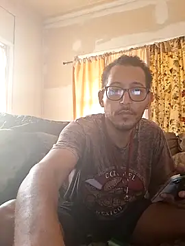 Snapshot of ThrowedWorldWide chatting on 11-18-25, 04:55 ThrowedWorldWide online show from 11-18-25, 04:55