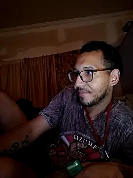 Snapshot of ThrowedWorldWide chatting on 11-19-25, 08:36 ThrowedWorldWide online show from 11-19-25, 08:36