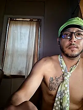 Snapshot of ThrowedWorldWide chatting on 11-22-25, 11:26 ThrowedWorldWide online show from 11-22-25, 11:26