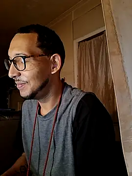 Snapshot of ThrowedWorldWide chatting on 11-24-25, 11:10 ThrowedWorldWide online show from 11-24-25, 11:10