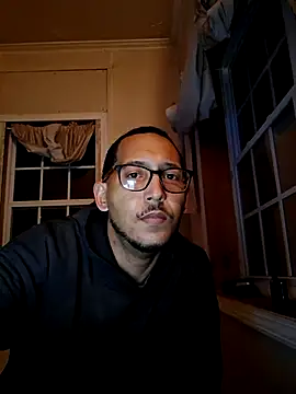 Snapshot of ThrowedWorldWide chatting on 11-24-25, 11:37 ThrowedWorldWide online show from 11-24-25, 11:37