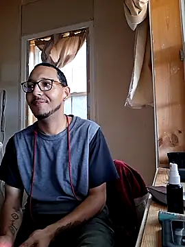 Snapshot of ThrowedWorldWide chatting on 11-25-25, 02:06 ThrowedWorldWide online show from 11-25-25, 02:06