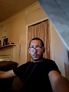 Snapshot of ThrowedWorldWide chatting on 11-26-25, 05:30 ThrowedWorldWide online show from 11-26-25, 05:30