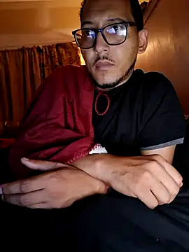 Snapshot of ThrowedWorldWide chatting on 11-28-25, 09:56 ThrowedWorldWide online show from 11-28-25, 09:56