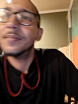 Snapshot of ThrowedWorldWide chatting on 12-02-25, 12:27 ThrowedWorldWide online show from 12-02-25, 12:27