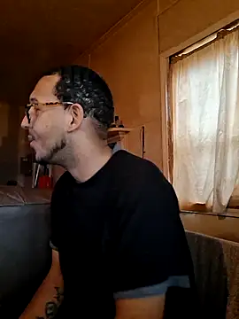 Snapshot of ThrowedWorldWide chatting on 12-02-25, 01:05 ThrowedWorldWide online show from 12-02-25, 01:05