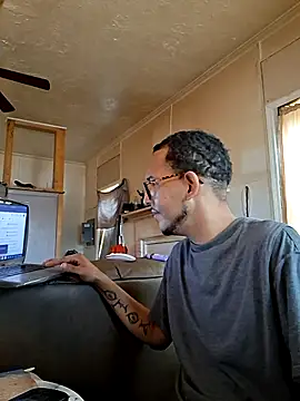 Snapshot of ThrowedWorldWide chatting on 12-03-25, 02:37 ThrowedWorldWide online show from 12-03-25, 02:37