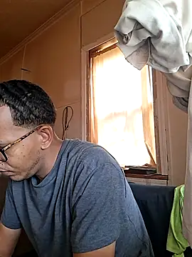 Snapshot of ThrowedWorldWide chatting on 12-04-25, 03:21 ThrowedWorldWide online show from 12-04-25, 03:21