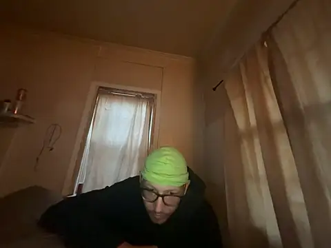 Snapshot of ThrowedWorldWide chatting on 12-16-25, 12:32 ThrowedWorldWide online show from 12-16-25, 12:32