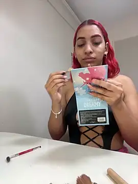 Snapshot of theladymonserrateshow chatting on 11-12-25, 11:54 theladymonserrateshow online show from 11-12-25, 11:54