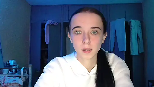 Emilia Light online show from 10-19-25, 09:43