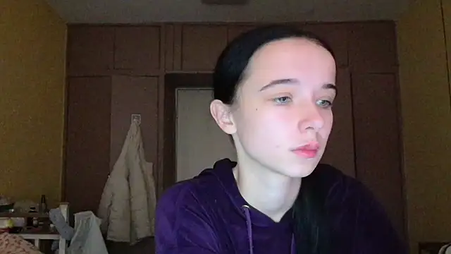 Emilia Light online show from 11-13-25, 07:40