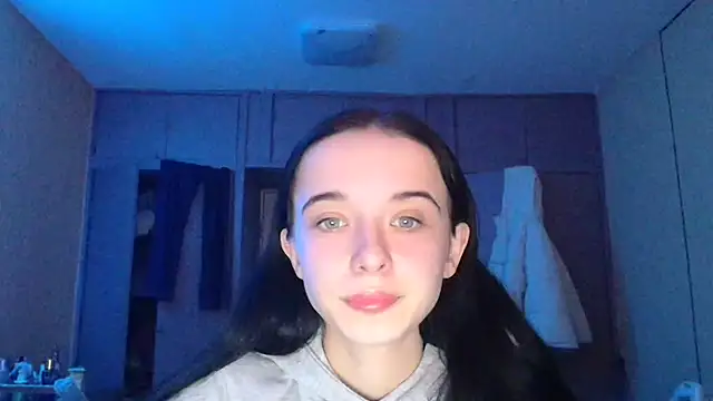 Emilia Light online show from 12-21-25, 10:11