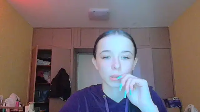 Snapshot of Emilia_Light chatting on 04-25-26, 08:06 Emilia Light online show from 04-25-26, 08:06