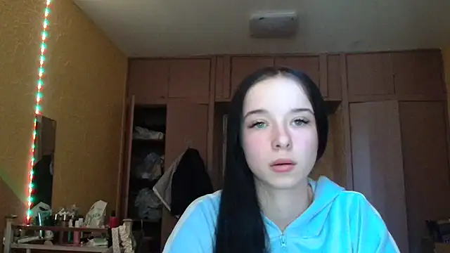 Snapshot of Emilia_Light chatting on 04-29-26, 08:07 Emilia Light online show from 04-29-26, 08:07