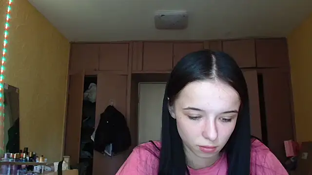 Snapshot of Emilia_Light chatting on 06-04-26, 07:58 Emilia Light online show from 06-04-26, 07:58