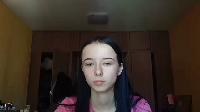 Snapshot of Emilia_Light chatting on 06-05-26, 07:36 Emilia Light online show from 06-05-26, 07:36