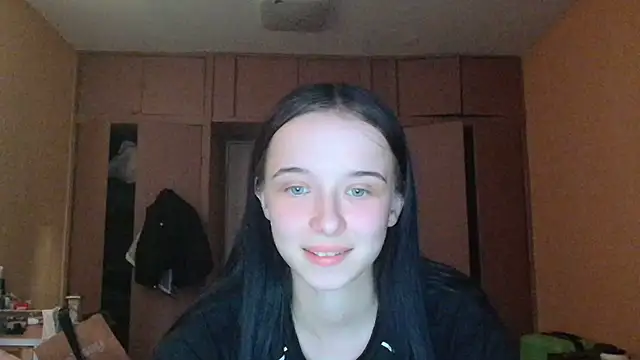 Snapshot of Emilia_Light chatting on 06-07-26, 04:55 Emilia Light online show from 06-07-26, 04:55