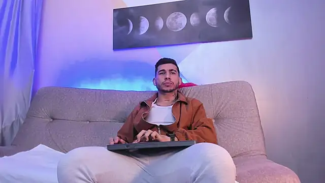 Taylor Lewiis online show from 10-07-25, 03:58