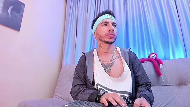 Taylor Lewiis online show from 10-11-25, 03:50