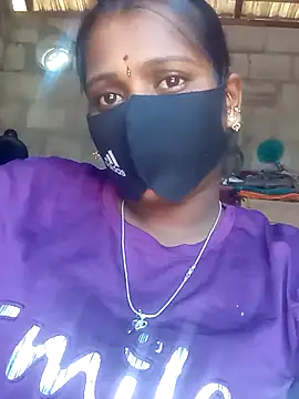 Snapshot of Tamil_Hot_Sandy chatting on 11-05-25, 03:28 Tamil Hot Sandy online show from 11-05-25, 03:28