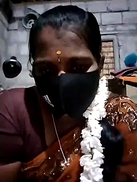 Snapshot of Tamil_Hot_Sandy chatting on 11-13-25, 05:56 Tamil Hot Sandy online show from 11-13-25, 05:56