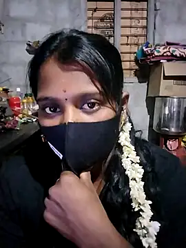 Snapshot of Tamil_Hot_Sandy chatting on 11-26-25, 07:15 Tamil Hot Sandy online show from 11-26-25, 07:15