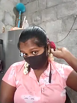 Snapshot of Tamil_Hot_Sandy chatting on 12-16-25, 05:01 Tamil Hot Sandy online show from 12-16-25, 05:01