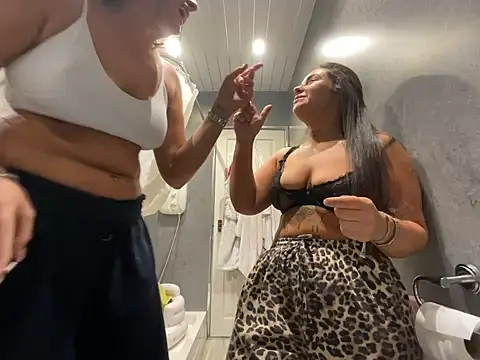 Playfulvixen25 online show from 02-28-26, 12:33