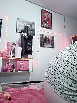 Snapshot of pinklajokr chatting on 12-19-25, 04:30 pinklajokr online show from 12-19-25, 04:30