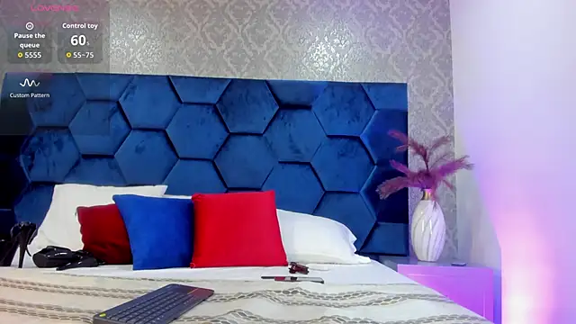 Angelina Roa online show from 12-14-25, 11:48